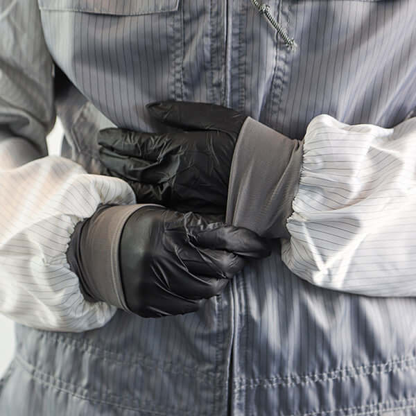 Mipa Premium Paint Overall features protective gloves and fitted cuffs for optimal safety and comfort during painting tasks.