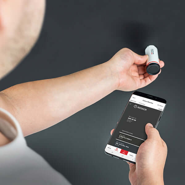 Person using the Rosner Pro Mix Colour Reader with a smartphone for precise color measurement.